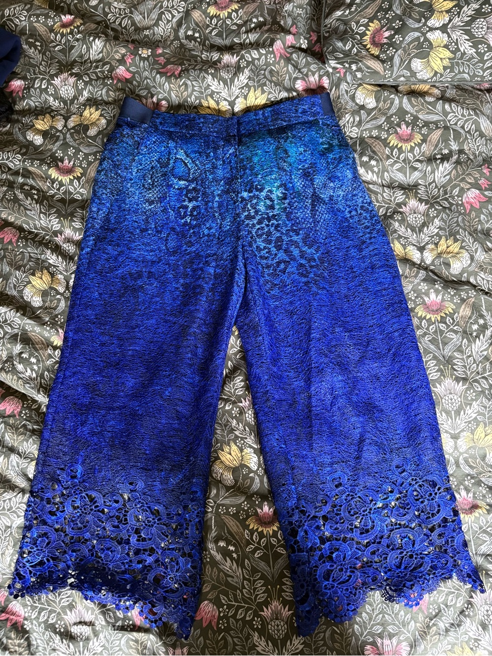 Women’s Lace-Hem Wide Leg Capri Pants - Royal Blue